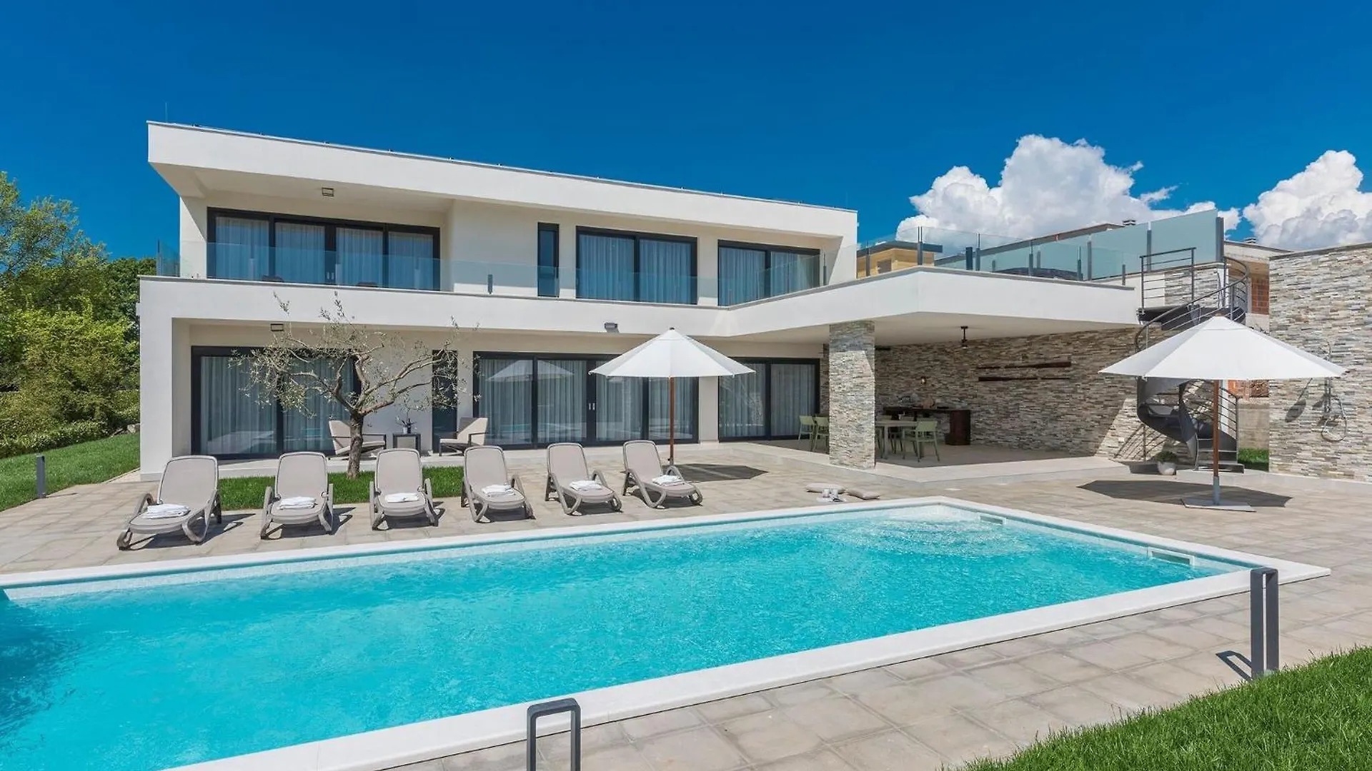 Modern Holiday Home In Novigrad With Swimming Pool location