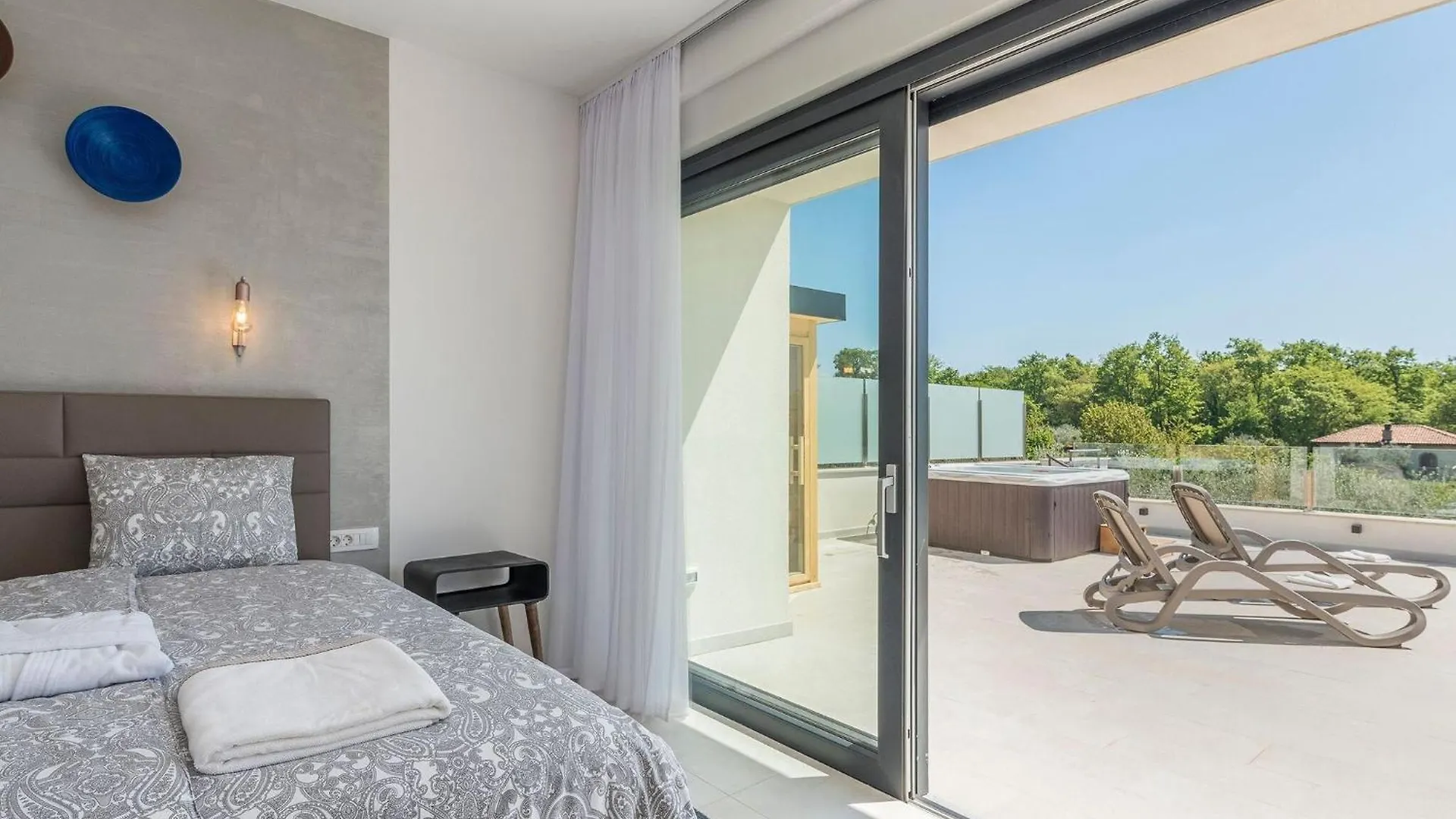 Modern Holiday Home In Novigrad With Swimming Pool Buzinija 0*,