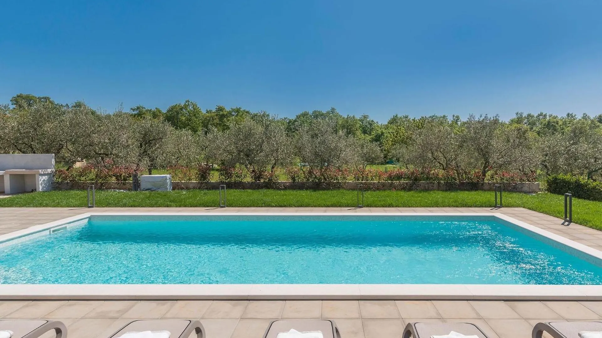 Modern Holiday Home In Novigrad With Swimming Pool Buzinija