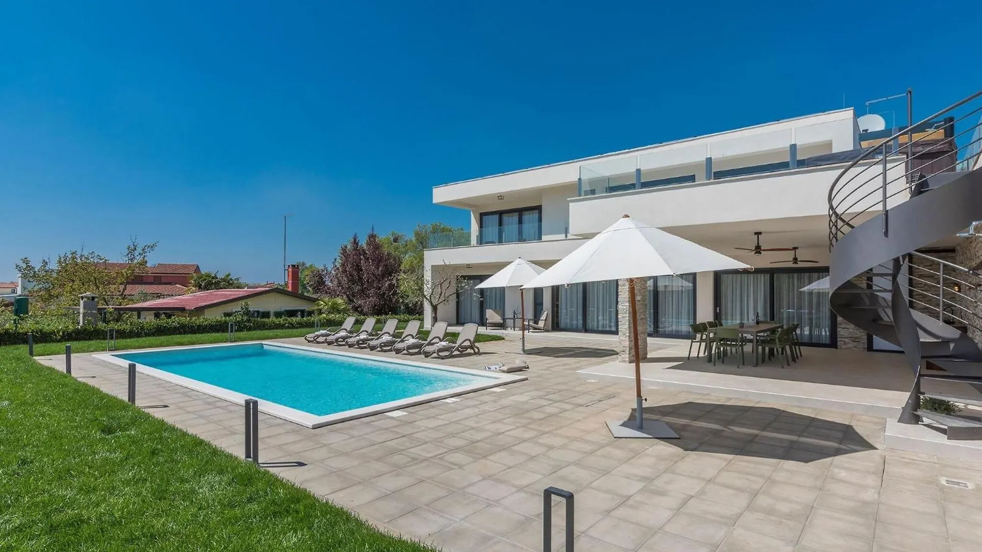 Modern Holiday Home In Novigrad With Swimming Pool Buzinija