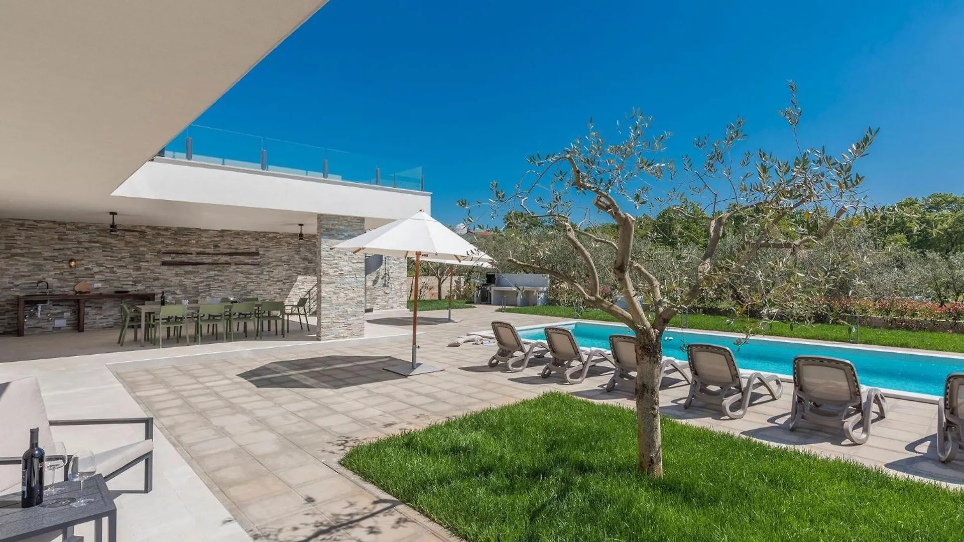 Modern Holiday Home In Novigrad With Swimming Pool Buzinija 0*,