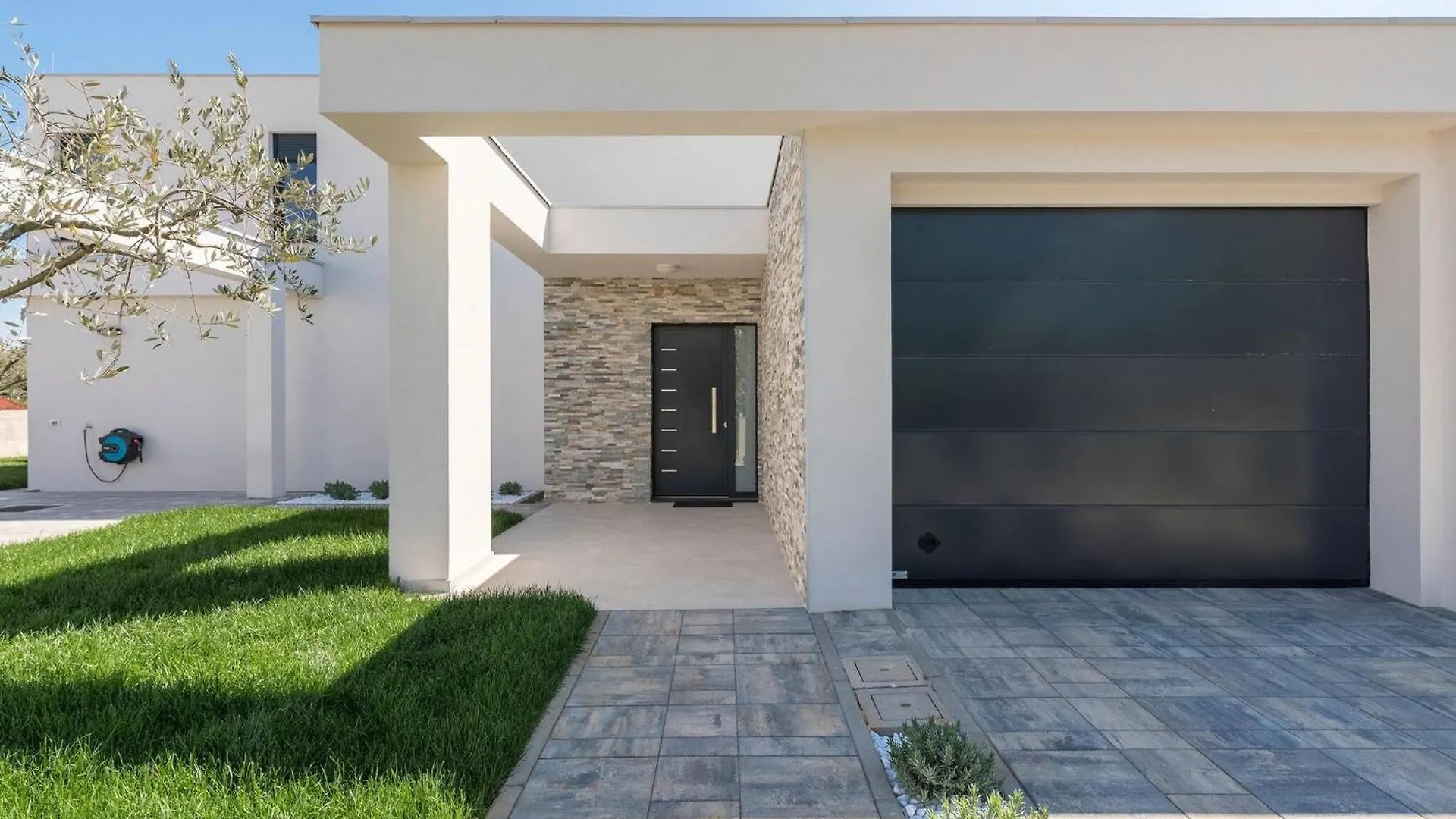 Modern Holiday Home In Novigrad With Swimming Pool Buzinija