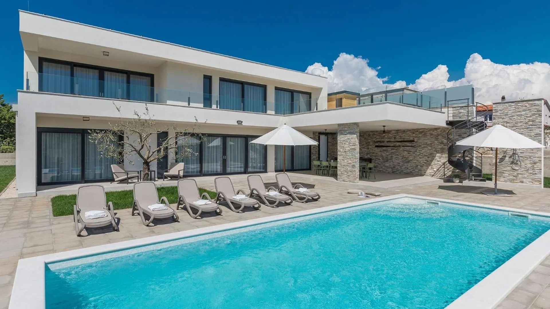 Modern Holiday Home In Novigrad With Swimming Pool Buzinija 0*,  Croatia