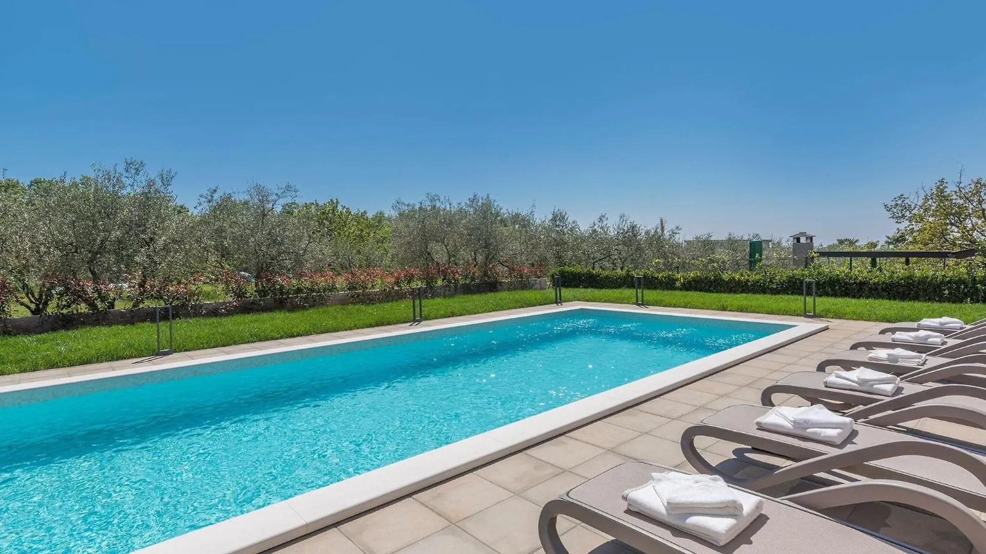 Modern Holiday Home In Novigrad With Swimming Pool Buzinija