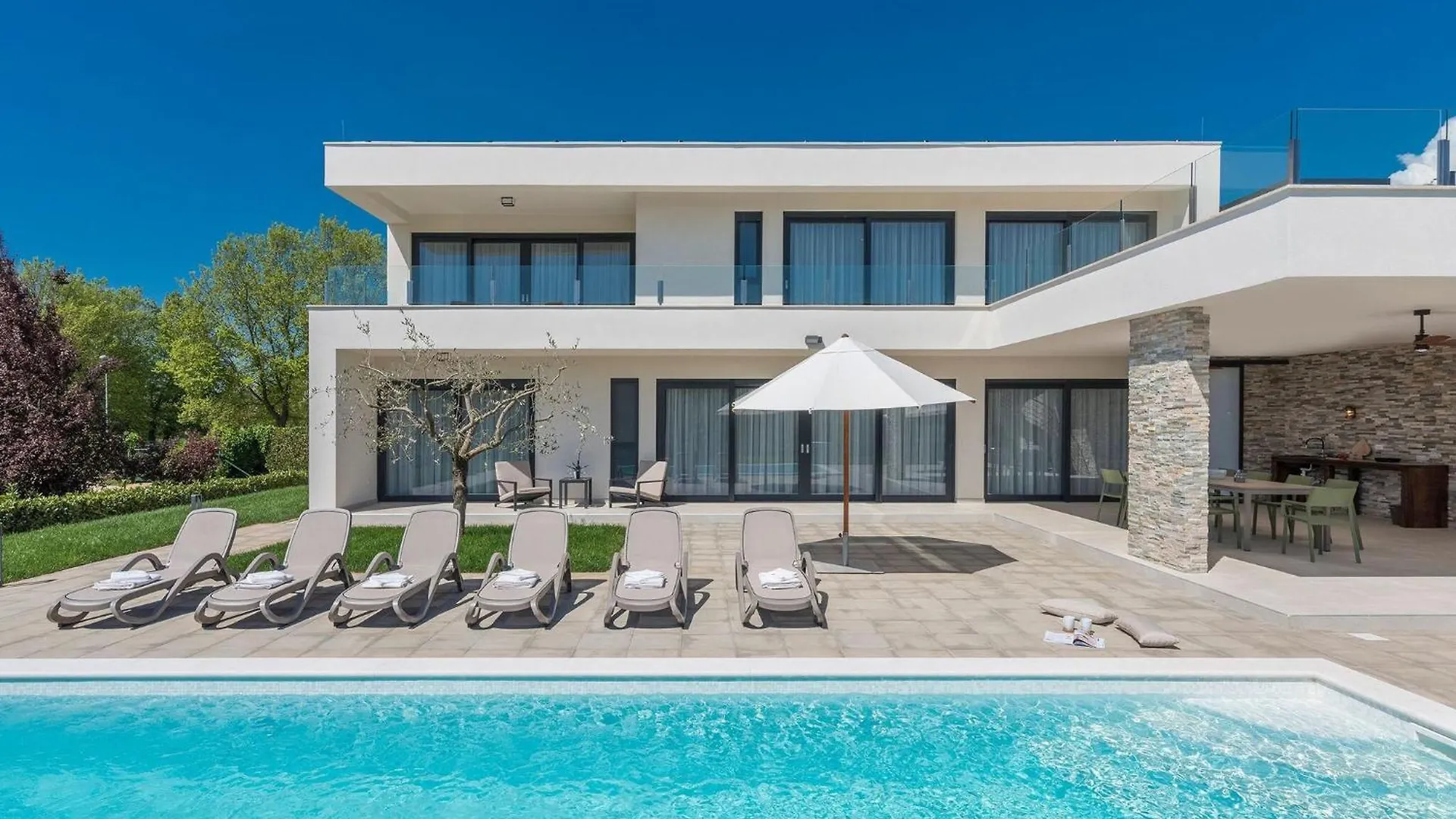 Modern Holiday Home In Novigrad With Swimming Pool Buzinija